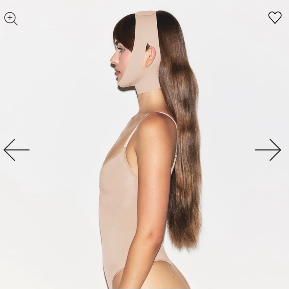 SKIMS face sculpting wrap in COCOA